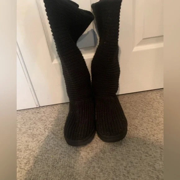 UGG Black Knit Boots Size 8 - Picture 3 of 7